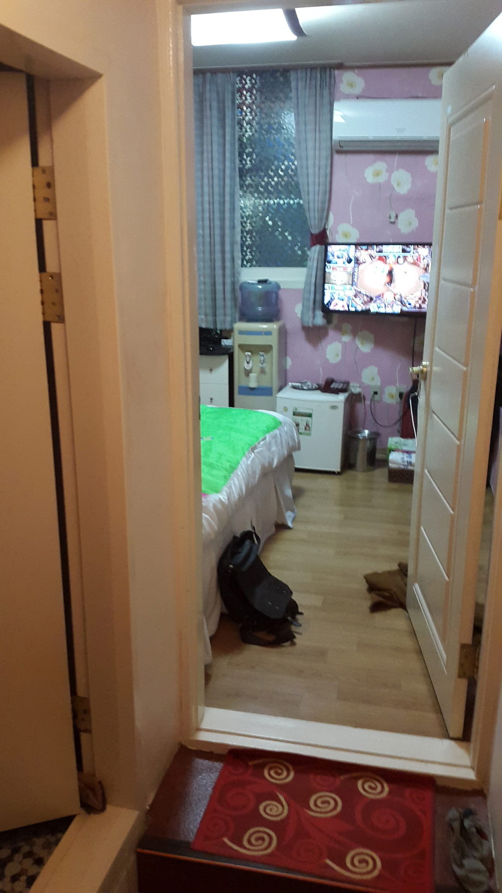 6개월간의 모텔 생활