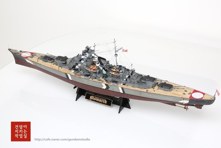 1:350 비스마르크(tamiya) 도색완성!!_6.jpg