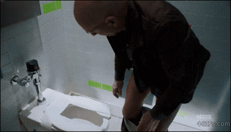 위생에 민감한 사람들의 공중화장실 이용.gif_1.gif