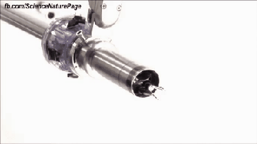 수술용 로봇의 정밀함_1.gif