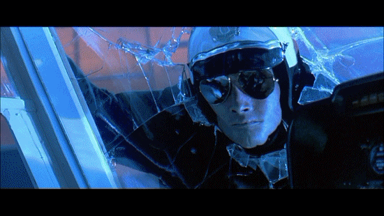 터미네이터2를 보다가 관객들이 놀란 이유._1.gif