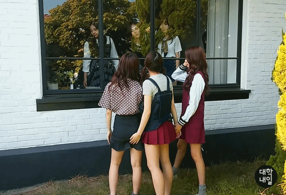 여자아이돌들의 장난.gif_3.gif
