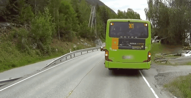 볼보 트럭의 미친 브레이크 기술_1.gif