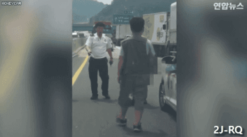 칼든 괴한을 상대하는 방법.jpg_5.gif