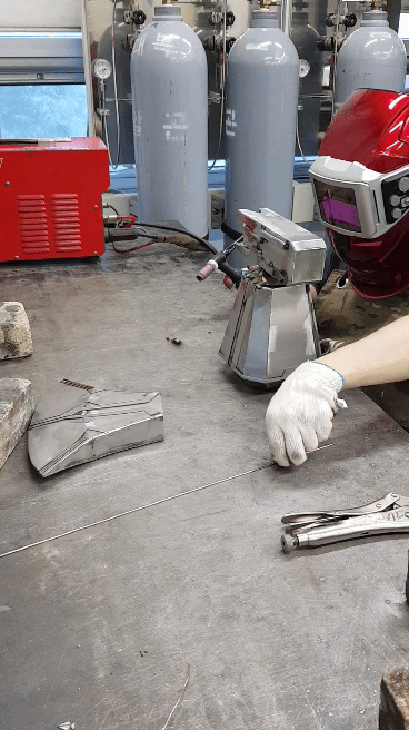 인피니티워, 토르의 '스톰브레이커' 실제로 만들어봤습니다._23.gif