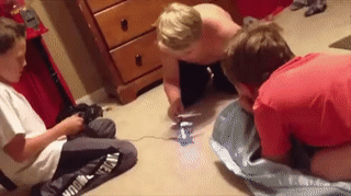 불을 발견한 원시인들.gif_1.gif