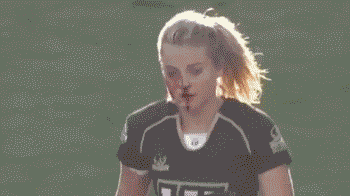 여자 축구와 남자 축구 터프함의 차이... jpg_1.gif