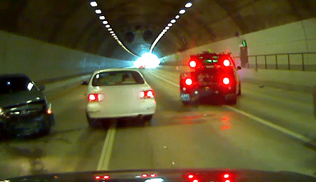 저기에 사고가 났군!!_1.gif