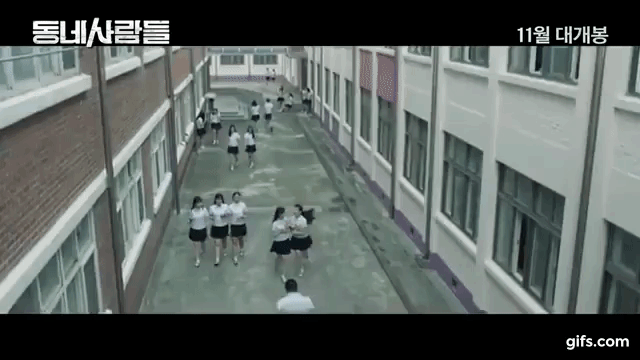 여고생과 부딪힌 마동석.gif_1.gif