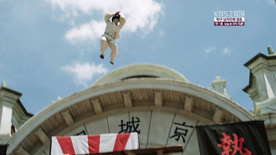 근데 진짜 전범기컷하는 각시탈짤 넘을게 나올까_1.gif