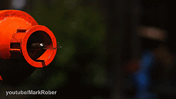 2미터짜리 물총의 파워.gif_1.gif