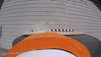 2미터짜리 물총의 파워.gif_3.gif