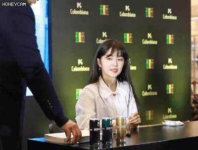 가오나시 때문에 당황한 아이린.gif_4.gif