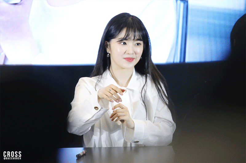 가오나시 때문에 당황한 아이린.gif_3.gif