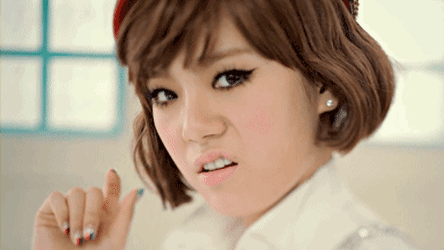 여자가 반했을때 짓는 표정들_3.gif