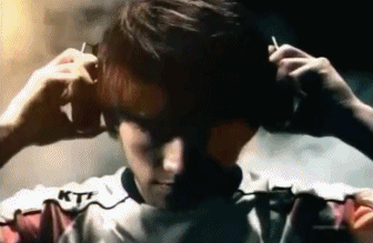 이번 오프닝 의자씬을 다른 오프닝이랑 비교해보자.jpg_7.gif