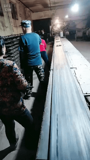 회전초밥이 오지 않는다.gif_1.gif