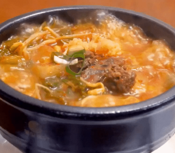 한국에 그릇 들고먹는 문화가 없는 이유_2.gif