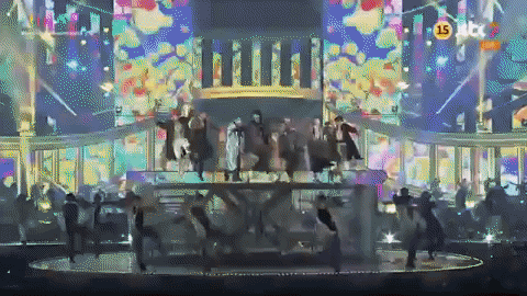국뽕 관계없는 외국인도 국뽕먹는 진심모드 BTS무대_17.gif
