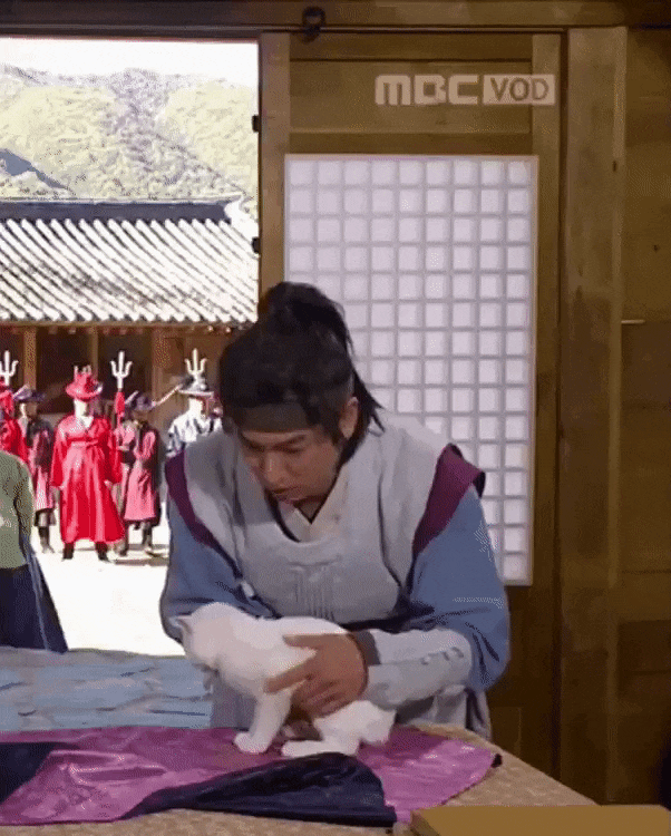 촬영을 핑계로 사심 채우는 배우.gif_1.gif