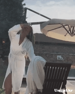 화끈하게 자연산 인증하는 누나.gif_1.gif