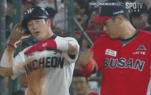 우리는 모두 칼라로 이어져있다.gif_3.gif