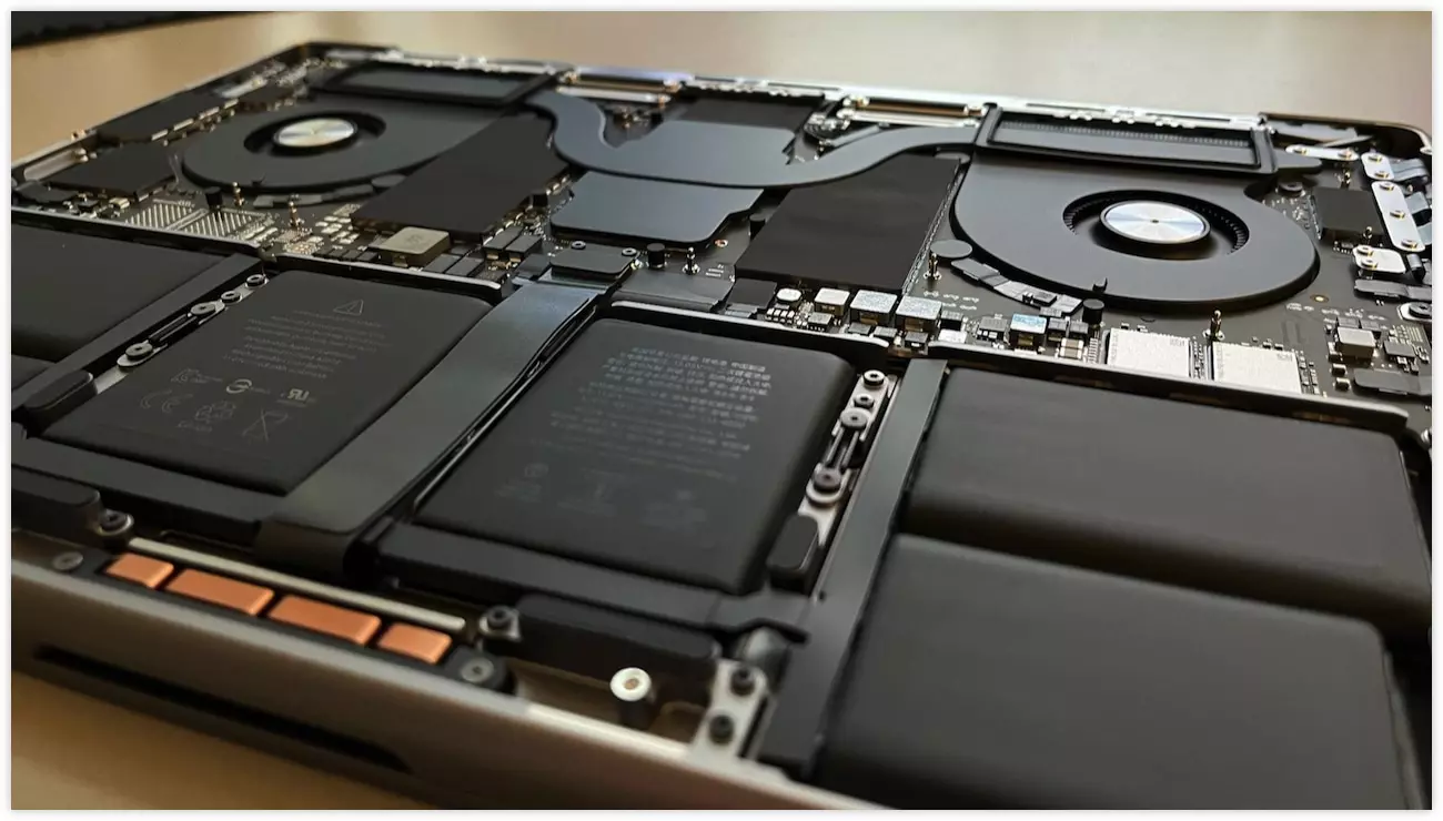 신형 MacBook Pro 14인치 분해 이미지 주요 변경점_1.webp