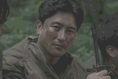 쓰읍! 어허! 어디서 발을?!_2.gif