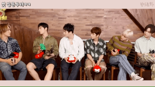 당연하지 게임 질문 너무 웃긴 아스트로_1.gif