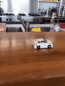 뒷차가 와서 박았는데...이게 말이 됨??_1.gif