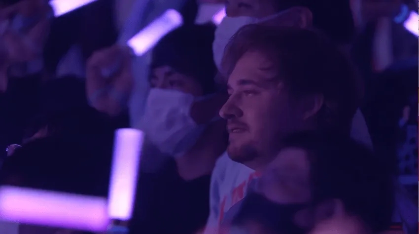 버튜버) 야마다 나온 부분에서 관객석 비출때_1.webp