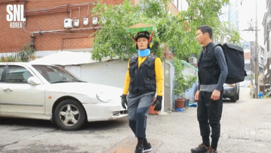 이병헌이 알려주는 피자배달하는 법gif