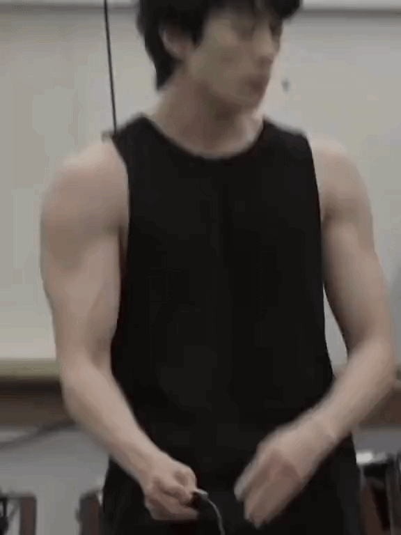 넷플 원피스 조로 배우 특징_1.gif
