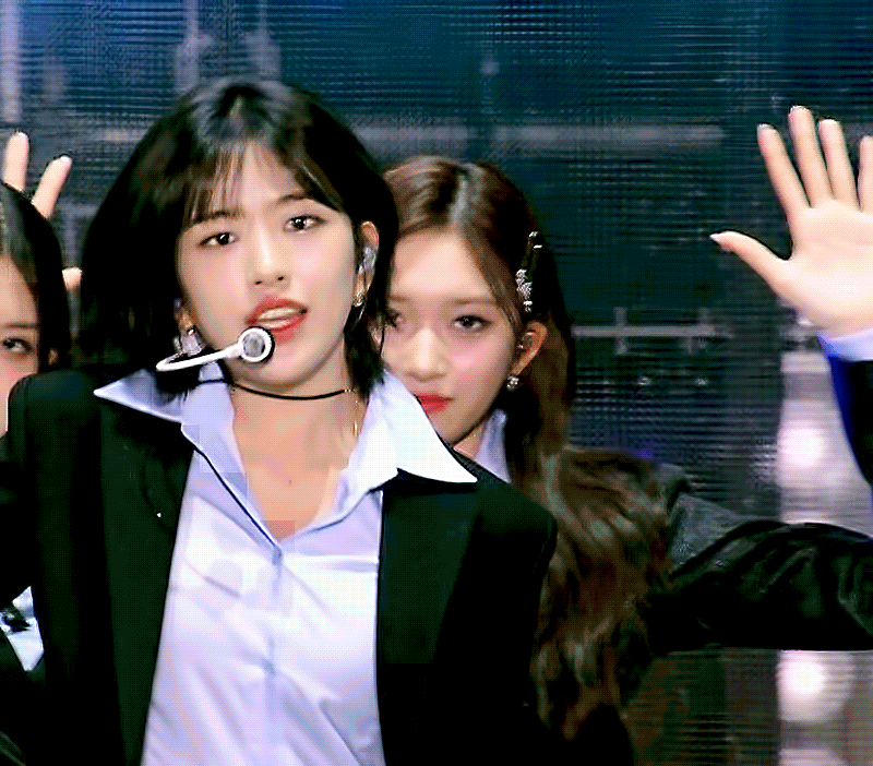 안유진이 예쁜가?_7.gif