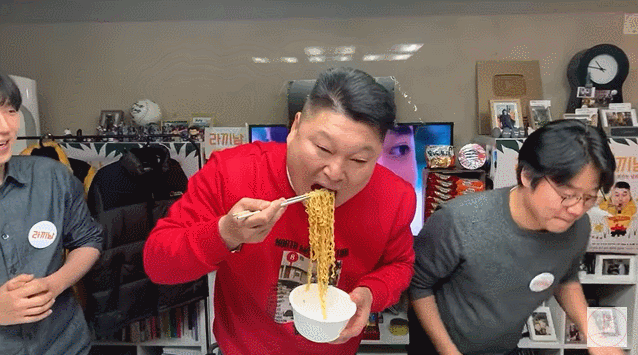 그저 강호동이 라면을 먹을 뿐인 짤_1.gif