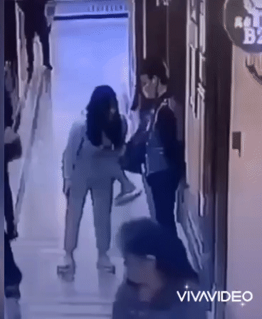 일진에게 괴롭힘 당하는 짤_2.gif
