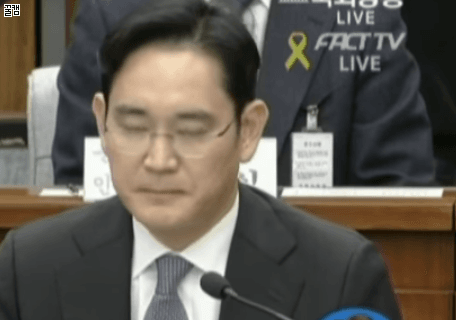 누님의 논리로는! 머리로는! 이런 짓을 할 그런 지식이 없으세요!_4.gif