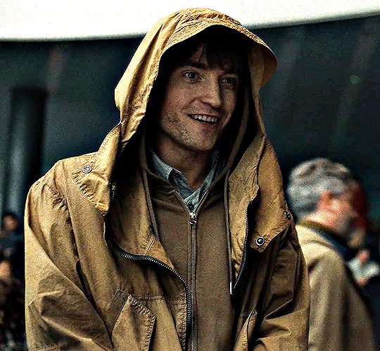 봉준호 신작 [미키 17] 주인공이 개고생을 하게 된 이유_11.gif