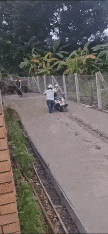 도로 공구리 공사중 대참사_1.gif