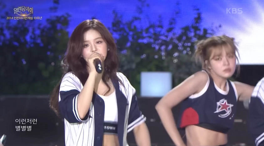 이와중에 설윤 역대급 애교 ㄷㄷㄷㄷㄷㄷㄷ.gif_6.webp