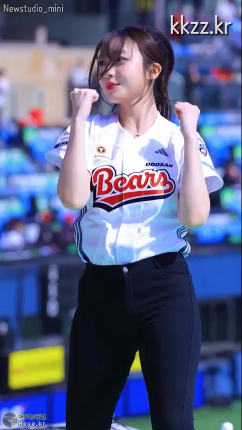 반도의 치어리더 누나 gif_3.webp