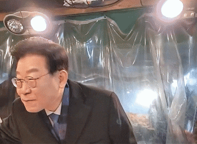 이름만 봐도 ㅈㄴ 수상한 사람 1위...jpg_2.gif