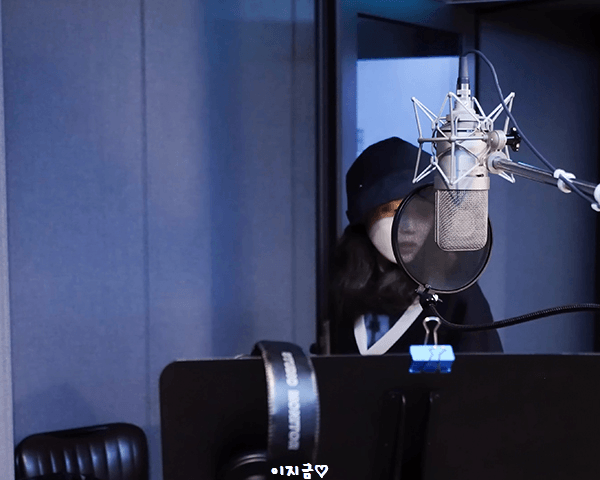 [IU] '미인' Recording Behind 편 움짤_1.gif