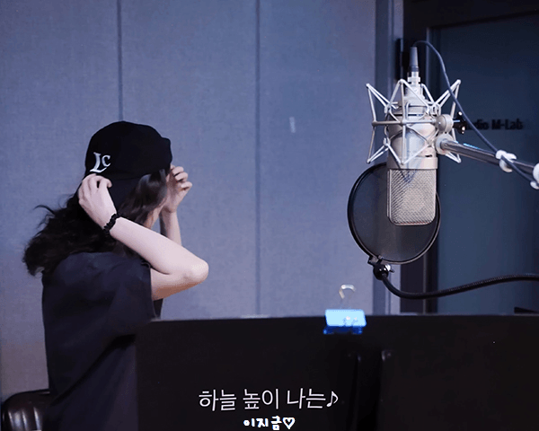 [IU] '미인' Recording Behind 편 움짤_12.gif