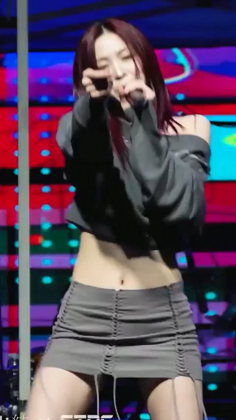 호불호 갈리는 배꼽 gif_1.webp
