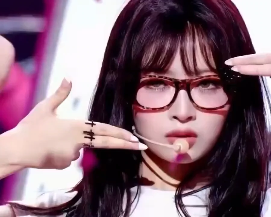 열도의 안경 쓴 누나 jpg_3.webp