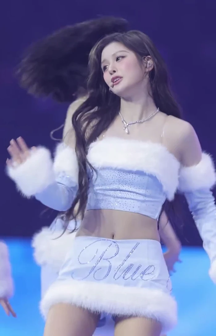 호불호 갈리는 허리 라인 gif_1.webp