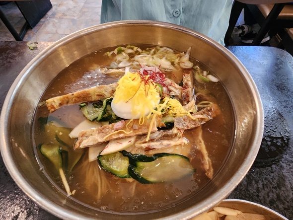 진주에 냉면이를 먹어보러 갔습니다 희한한 냉면?